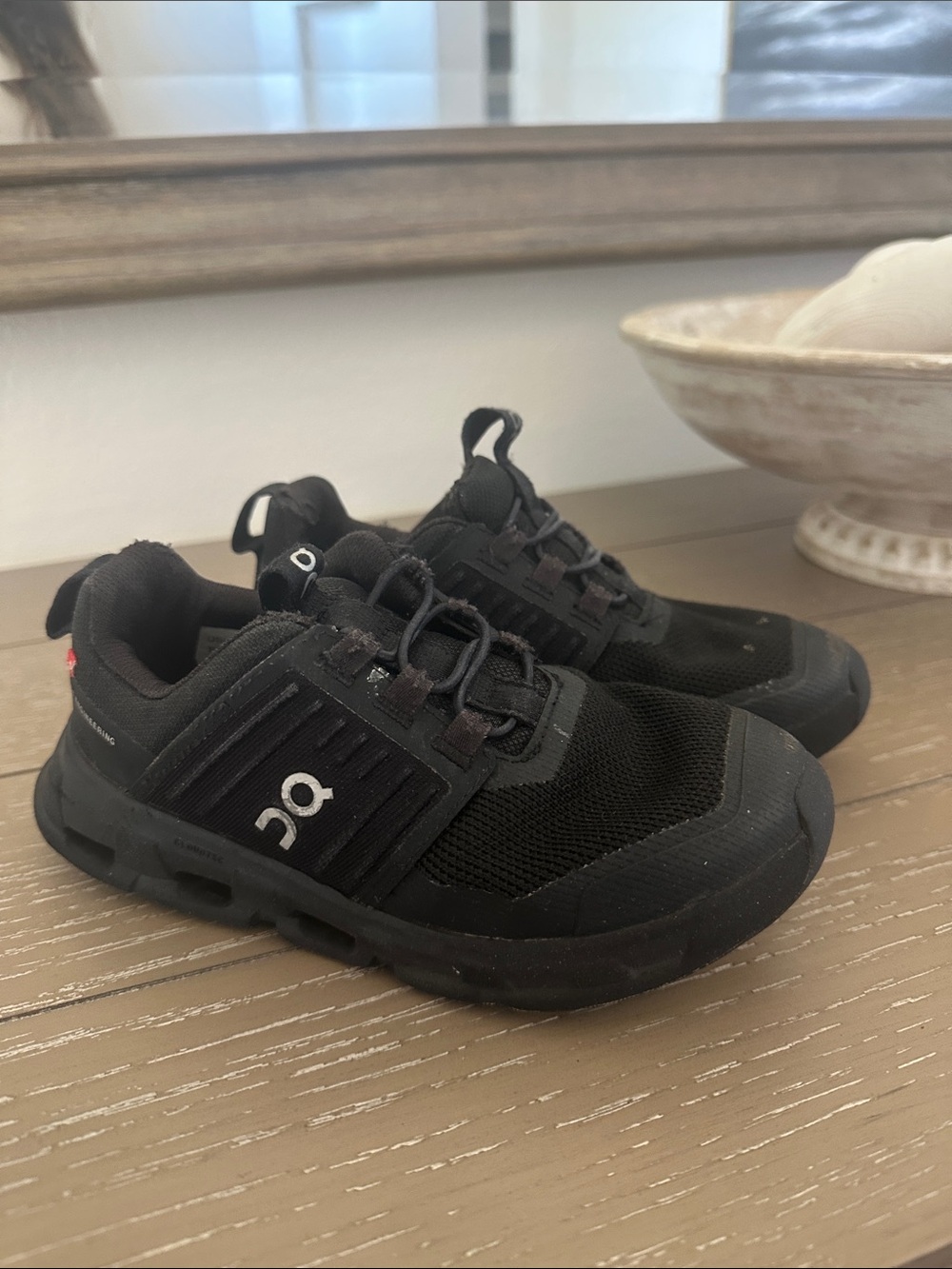 On Running Kids Black Low-Top Sneakers